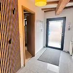 Andriss - Travel & Work - 5 Bedroom - Kitchen - Parking شقة