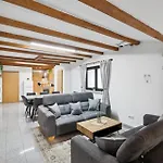 Apartmán Andriss - Travel & Work - 5 Bedroom - Kitchen - Parking