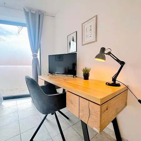 Andriss - Travel & Work - 5 Bedroom - Kitchen - Parking Apartment *