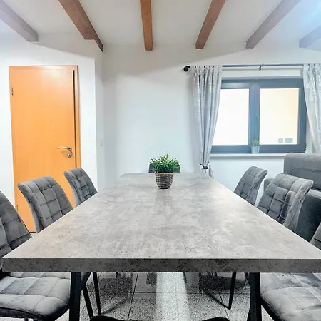 アパート Andriss - Travel & Work - 5 Bedroom - Kitchen - Parking カイザースラウテルン