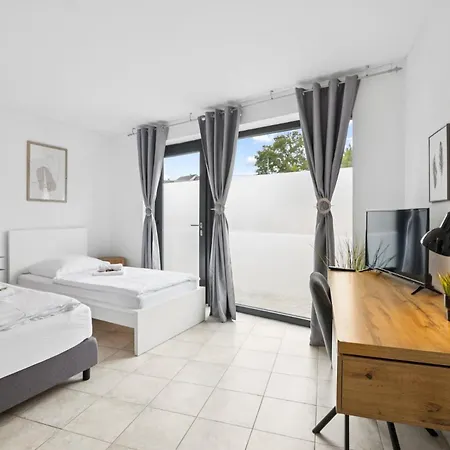 Andriss - Travel & Work - 5 Bedroom - Kitchen - Parking