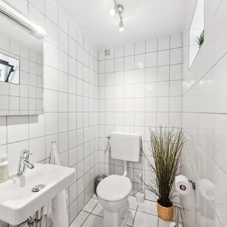 Andriss - Travel & Work - 5 Bedroom - Kitchen - Parking