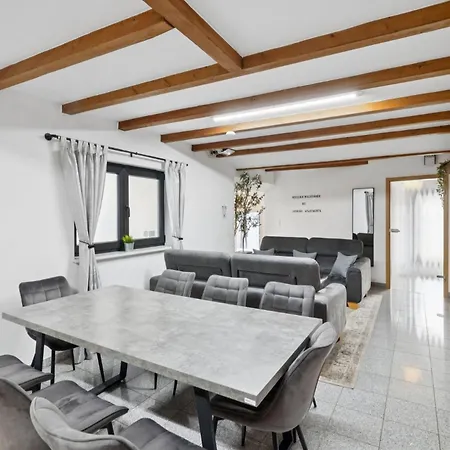 Andriss - Travel & Work - 5 Bedroom - Kitchen - Parking *