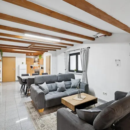 Apartment Andriss - Travel&work - 5 Br - Kitchen - Parking